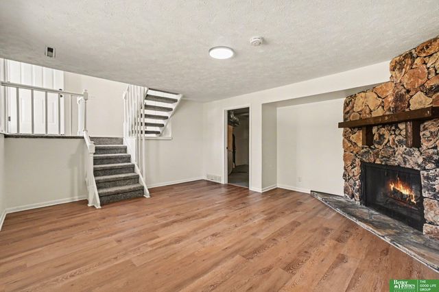 906 Overland Trail, Papillion, NE 68046
