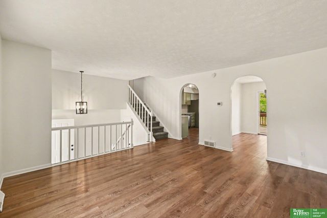 906 Overland Trail, Papillion, NE 68046