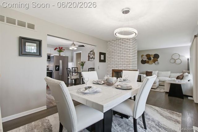 31737 Bella Vista Drive, Farmington, MI 48334