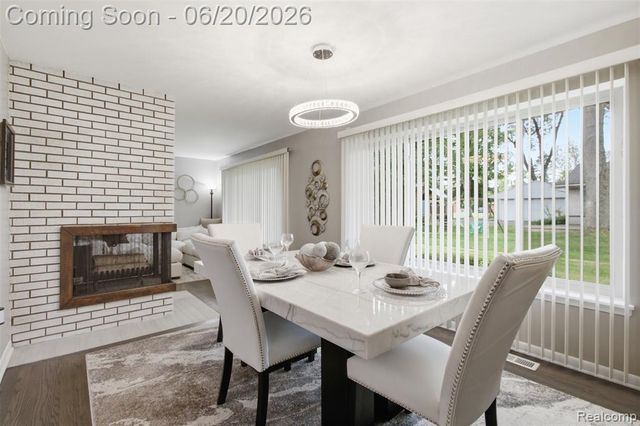 31737 Bella Vista Drive, Farmington, MI 48334