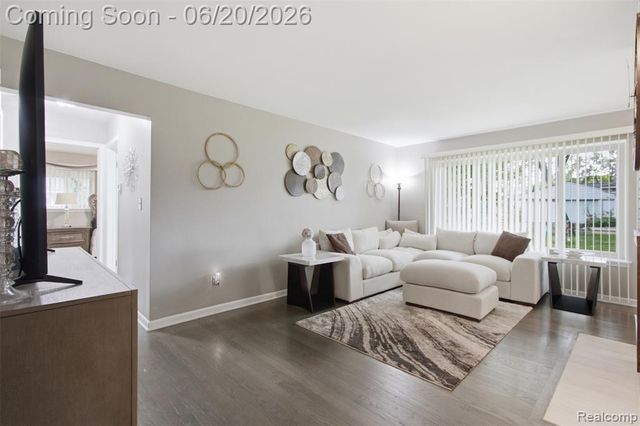 31737 Bella Vista Drive, Farmington, MI 48334