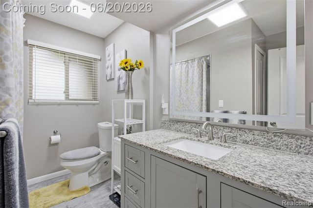 31737 Bella Vista Drive, Farmington, MI 48334