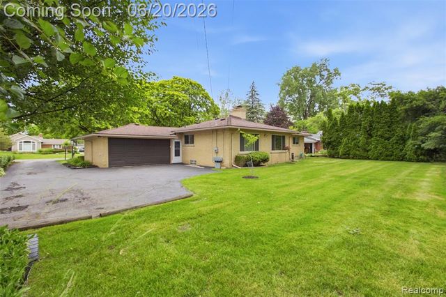 31737 Bella Vista Drive, Farmington, MI 48334