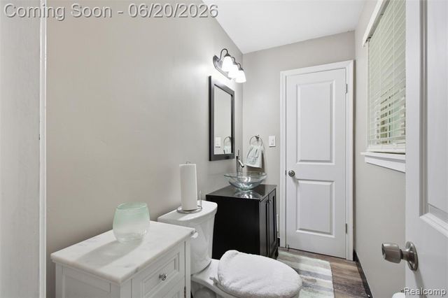 31737 Bella Vista Drive, Farmington, MI 48334