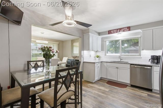 31737 Bella Vista Drive, Farmington, MI 48334