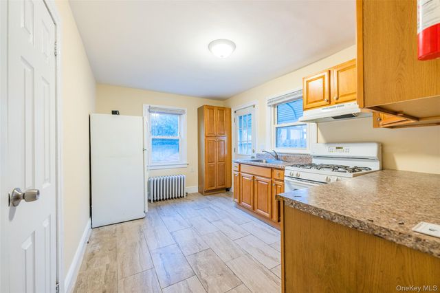 104 Grandview Avenue, Great Neck, NY 11020