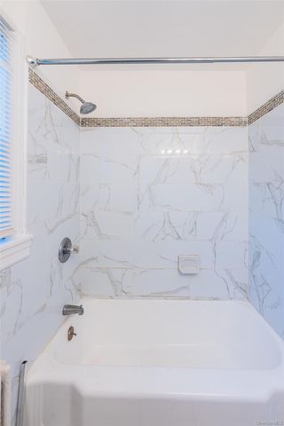 104 Grandview Avenue, Great Neck, NY 11020