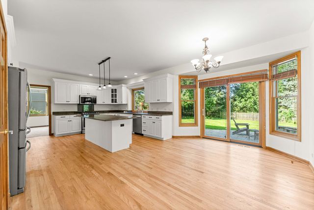 9 N Daniels Drive, Batavia, IL 60510
