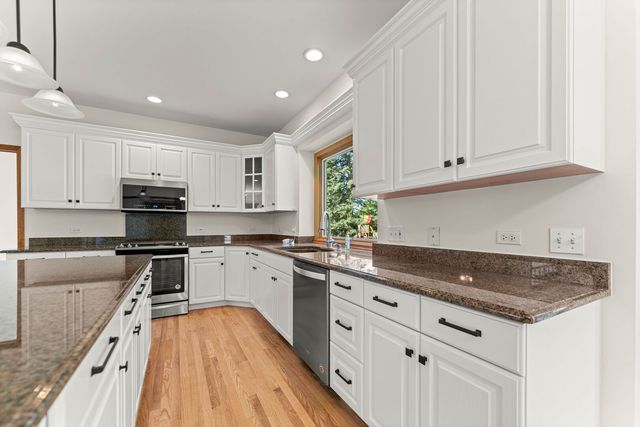 9 N Daniels Drive, Batavia, IL 60510