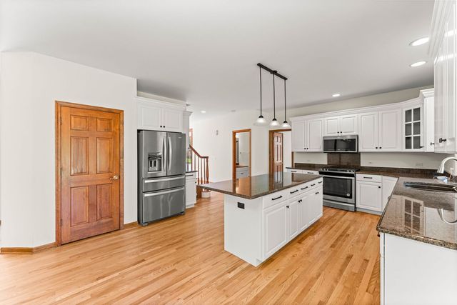 9 N Daniels Drive, Batavia, IL 60510