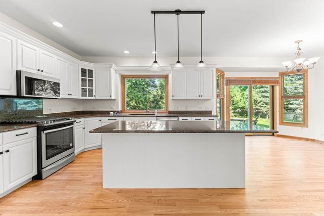 9 N Daniels Drive, Batavia, IL 60510