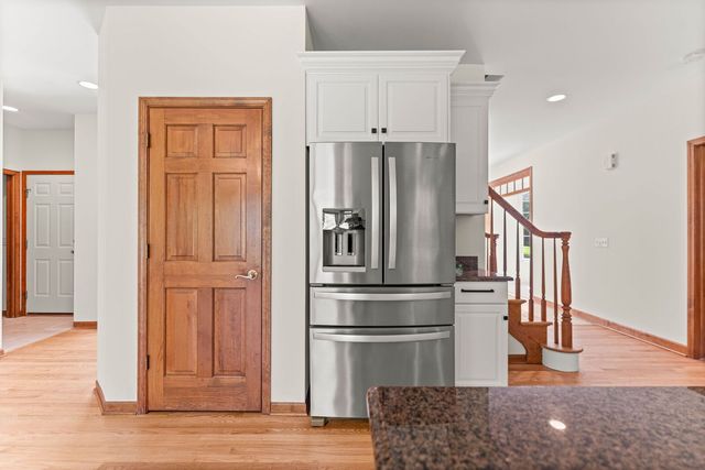 9 N Daniels Drive, Batavia, IL 60510