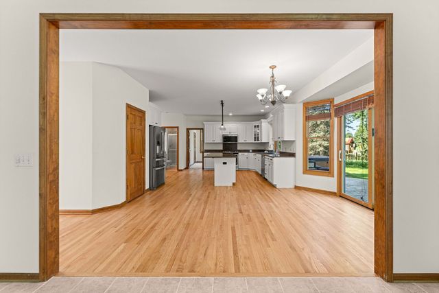 9 N Daniels Drive, Batavia, IL 60510