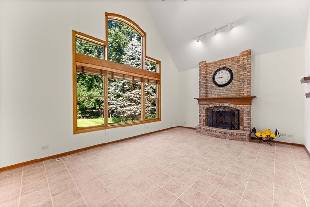 9 N Daniels Drive, Batavia, IL 60510
