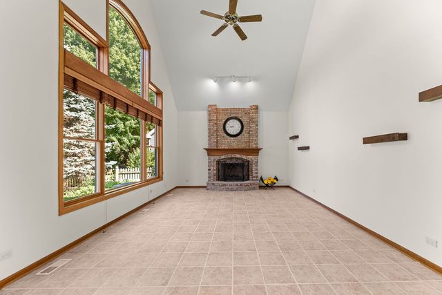 9 N Daniels Drive, Batavia, IL 60510