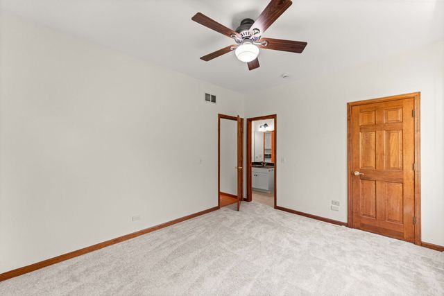 9 N Daniels Drive, Batavia, IL 60510