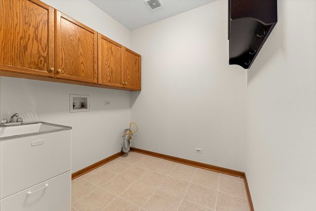 9 N Daniels Drive, Batavia, IL 60510