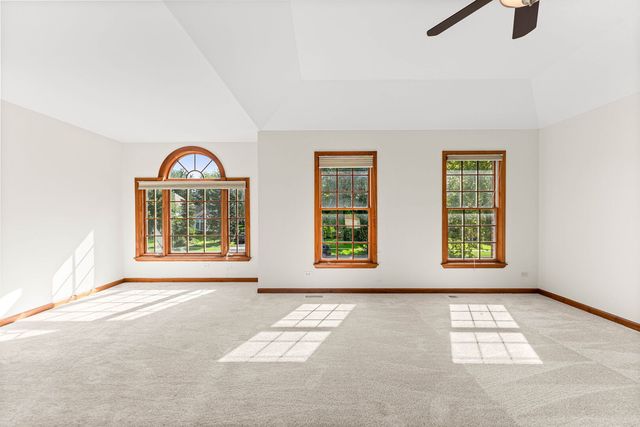 9 N Daniels Drive, Batavia, IL 60510