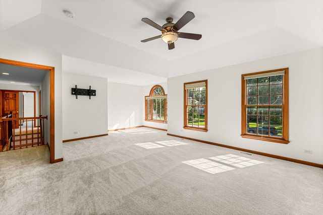 9 N Daniels Drive, Batavia, IL 60510