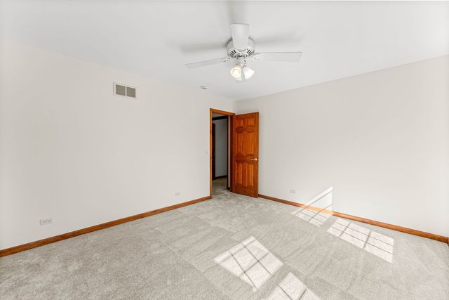 9 N Daniels Drive, Batavia, IL 60510
