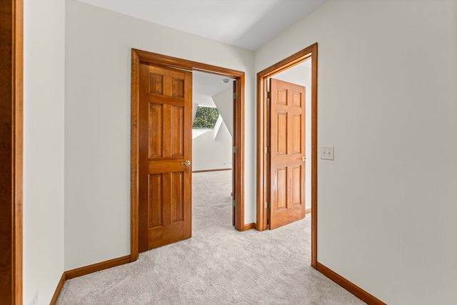 9 N Daniels Drive, Batavia, IL 60510