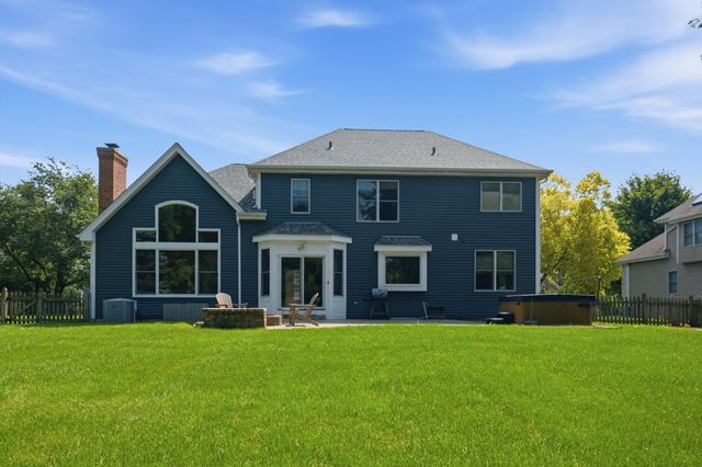 9 N Daniels Drive, Batavia, IL 60510