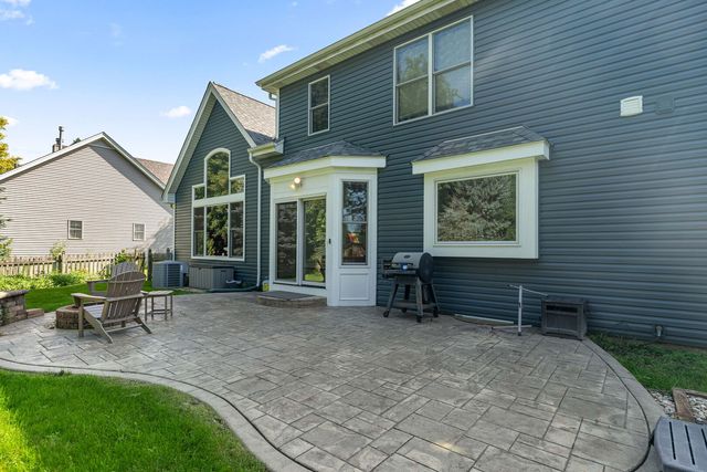 9 N Daniels Drive, Batavia, IL 60510