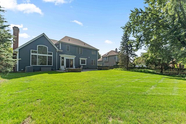 9 N Daniels Drive, Batavia, IL 60510