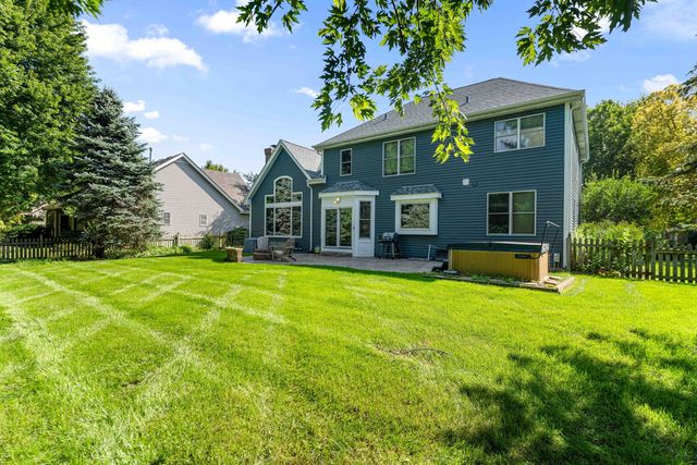 9 N Daniels Drive, Batavia, IL 60510