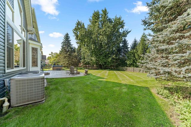 9 N Daniels Drive, Batavia, IL 60510