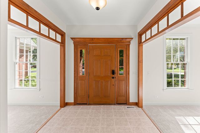 9 N Daniels Drive, Batavia, IL 60510