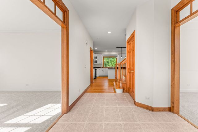 9 N Daniels Drive, Batavia, IL 60510