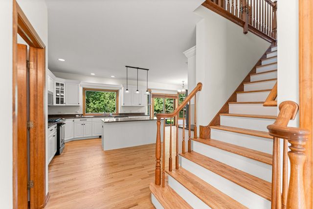 9 N Daniels Drive, Batavia, IL 60510
