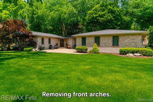 5097 Collington Drive, Troy, MI 48098