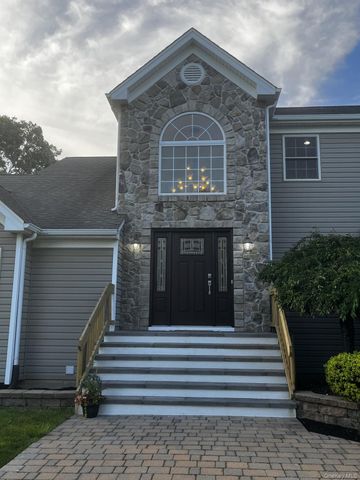 3 Dixon Street, Yaphank, NY 11980