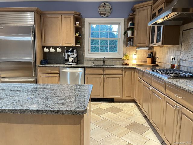 3 Dixon Street, Yaphank, NY 11980