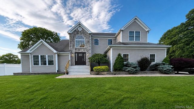 3 Dixon Street, Yaphank, NY 11980