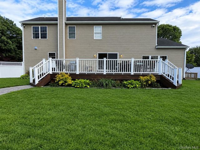 3 Dixon Street, Yaphank, NY 11980