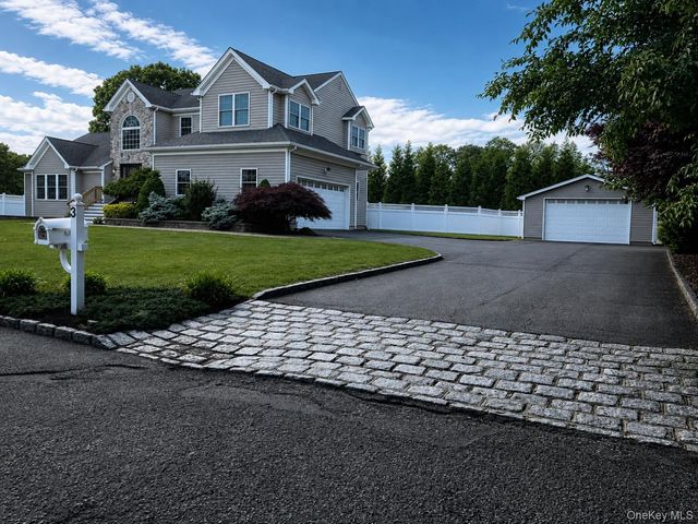 3 Dixon Street, Yaphank, NY 11980