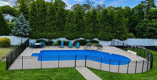 3 Dixon Street, Yaphank, NY 11980