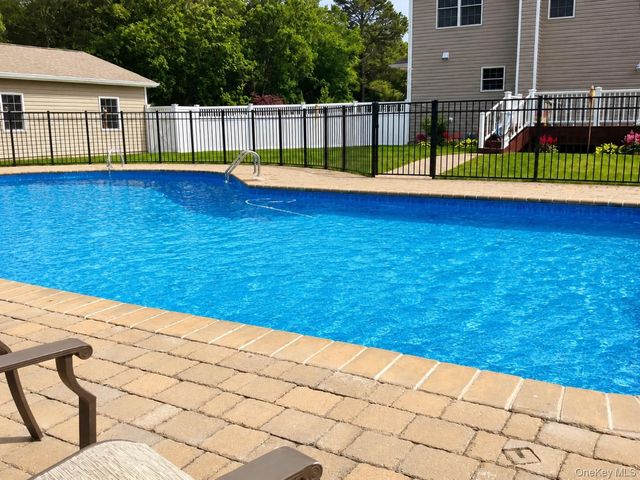 3 Dixon Street, Yaphank, NY 11980