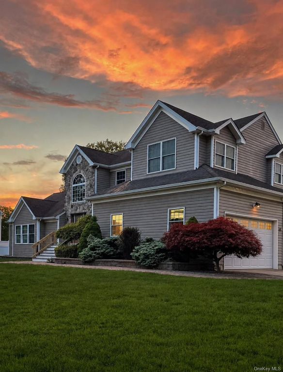 3 Dixon Street, Yaphank, NY 11980