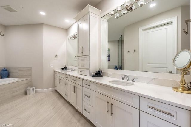 16379 Viansa WAY 301, Naples, FL 34110