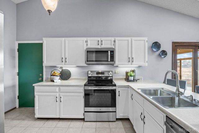 19208 E Stanford Drive, Aurora, CO 80015