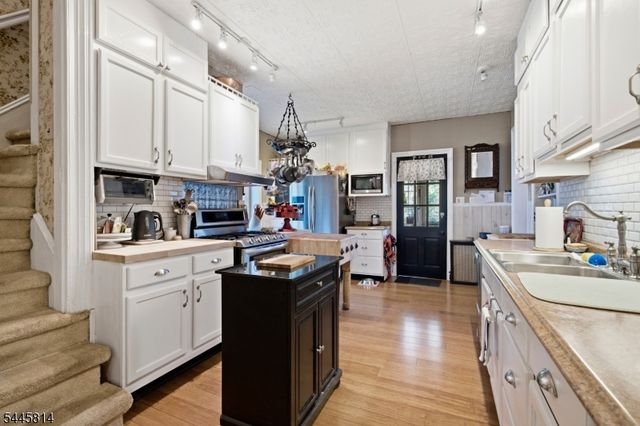 327 Willow Grove St, Hackettstown Town, NJ 07840