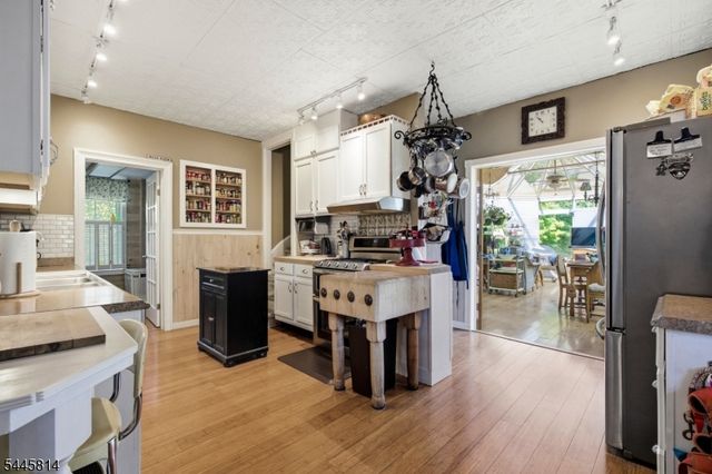 327 Willow Grove St, Hackettstown Town, NJ 07840