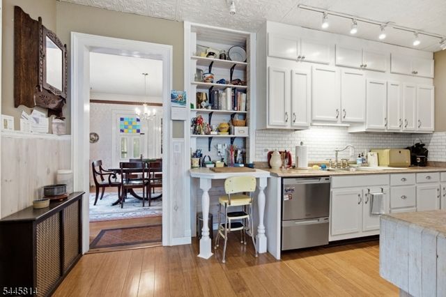327 Willow Grove St, Hackettstown Town, NJ 07840