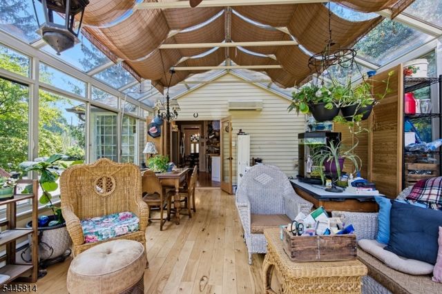 327 Willow Grove St, Hackettstown Town, NJ 07840