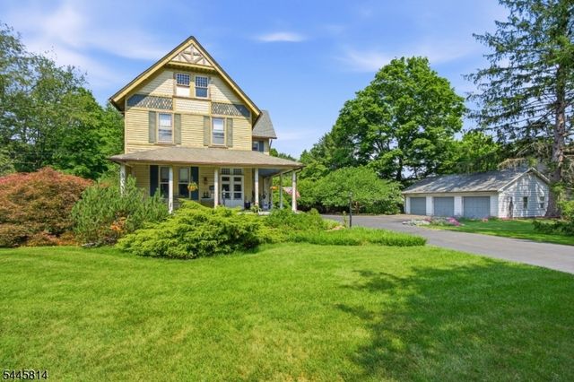327 Willow Grove St, Hackettstown Town, NJ 07840