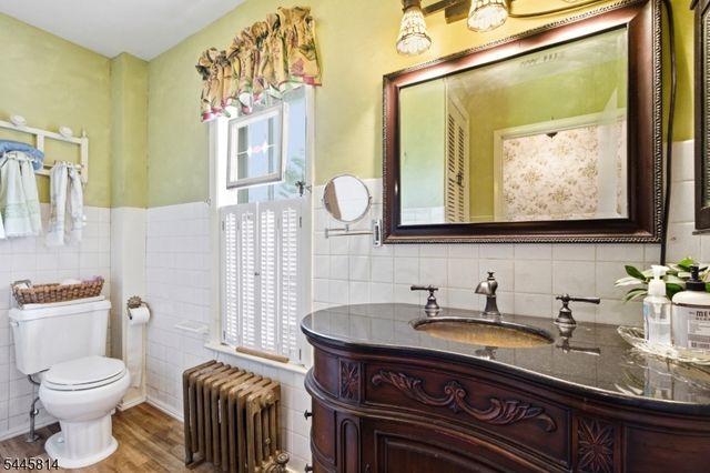 327 Willow Grove St, Hackettstown Town, NJ 07840